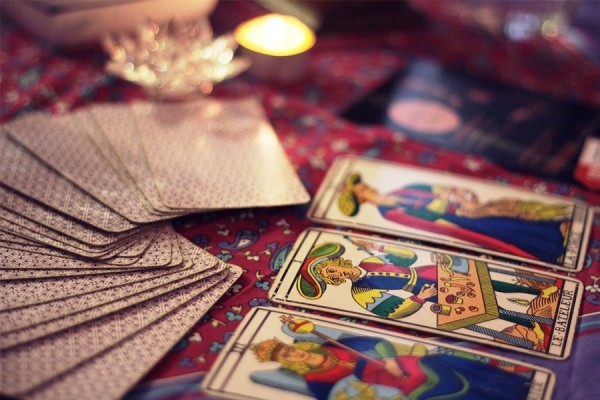 Tarot là gì? Tarot Reader là gì? 7 điều bạn nhất định phải biết về bói bài Tarot
