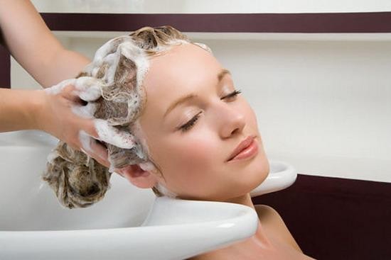4 cách làm tóc khô tự nhiên cực nhanh mà không cần dùng máy sấy tóc