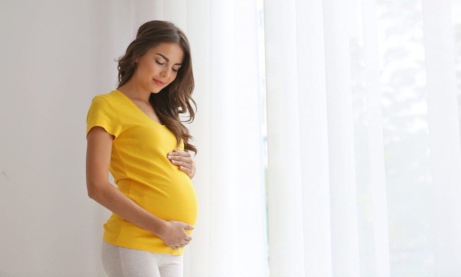 Phụ nữ mang thai có nên ăn rau bina không?