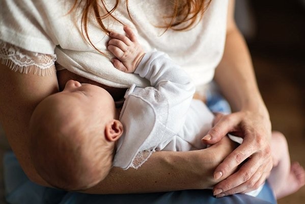 Top 10 lầm tưởng và sự thật về nuôi con bằng sữa mẹ bạn nên biết