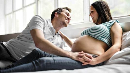 Khi mang thai quan hệ có nguy hiểm không? Cách quan hệ an toàn khi mang thai