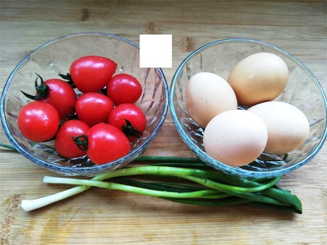 Sự thật chuyện trứng kết hợp với cà chua gây ngộ độc có đúng không?