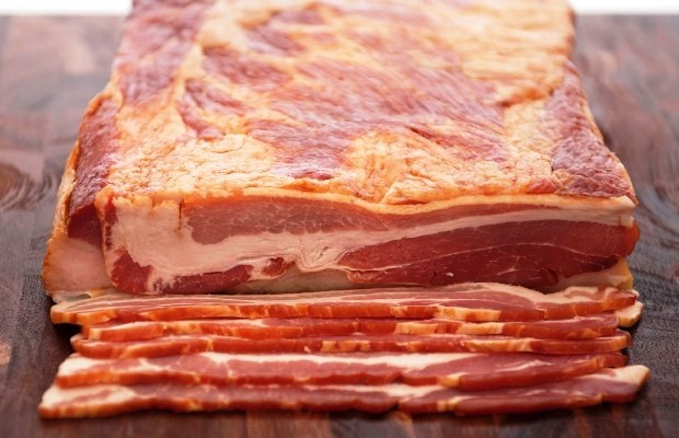 Thịt xông khói là gì? Thịt xông khói nấu món gì ngon và cách bảo quản thịt xông khói
