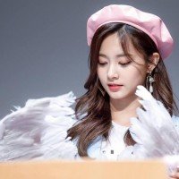 Tử vi tuổi Nhâm Tuất 1982 trong năm 2026: Khi biển lớn gặp lửa trời