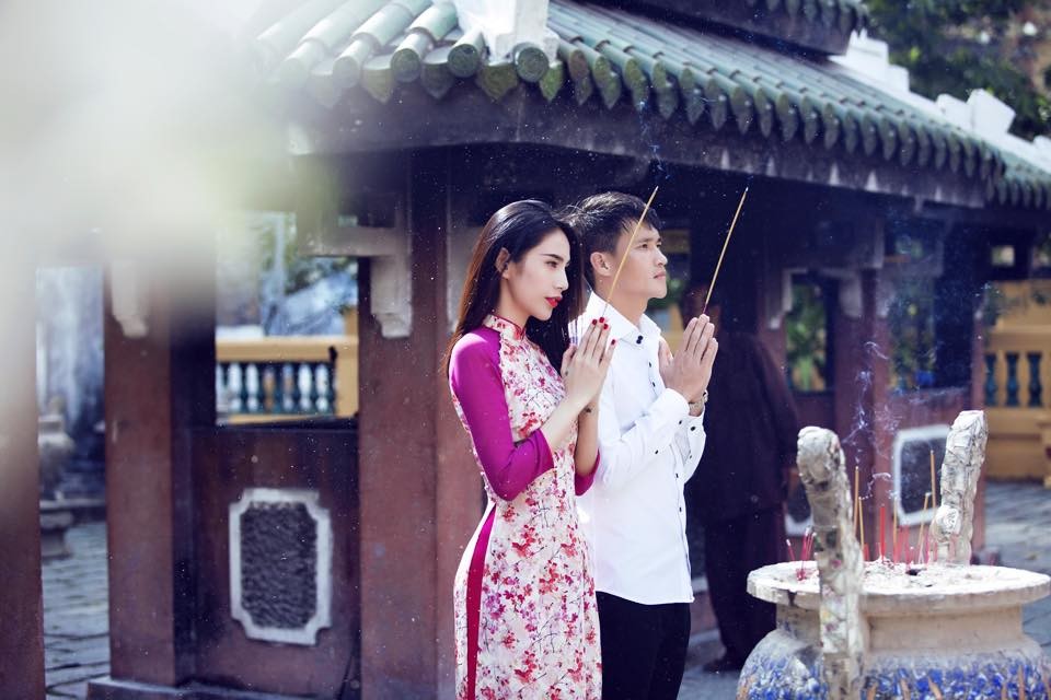 Đi chùa thắp mấy nén hương - Phải chăng càng nhiều càng tốt?