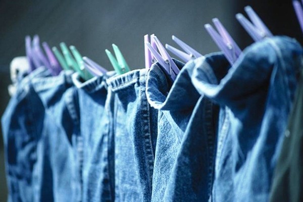 5 cách giữ quần jeans mới mua không bị phai màu