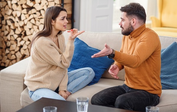 Mối quan hệ độc hại là gì? 10 mối quan hệ độc hại bạn cần chấm dứt ngay lập tức