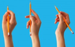 Thói quen cầm bút viết tiết lộ gì về tính cách của bạn?