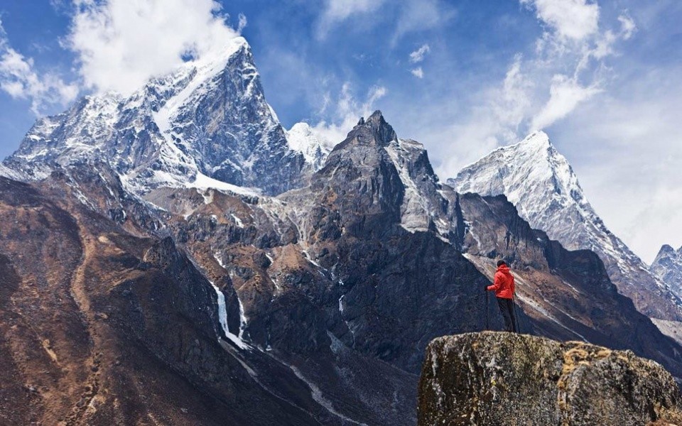 Vì sao đỉnh núi cao nhất thế giới có tên là Everest?