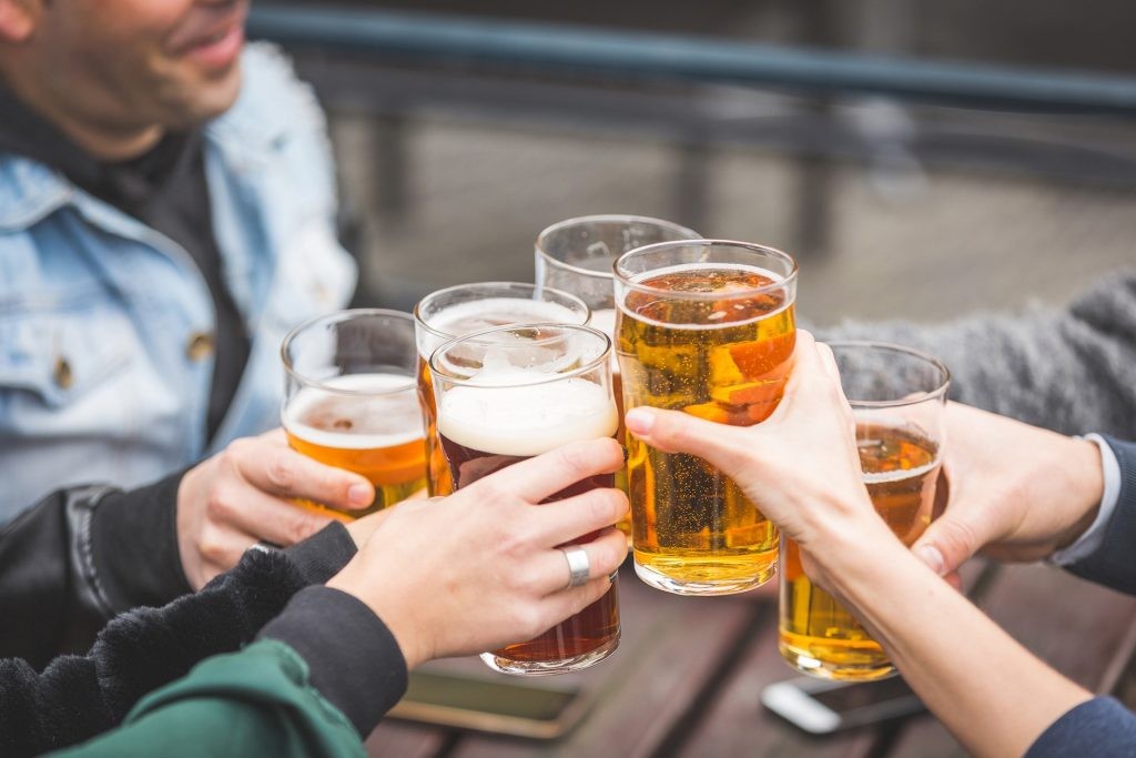 Tiểu xảo từ chối rượu bia giúp bạn không gây mất lòng ngày Tết 