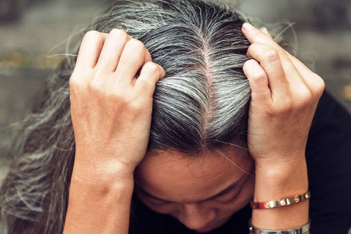 Vì sao ngày càng nhiều người trẻ bị bạc tóc
