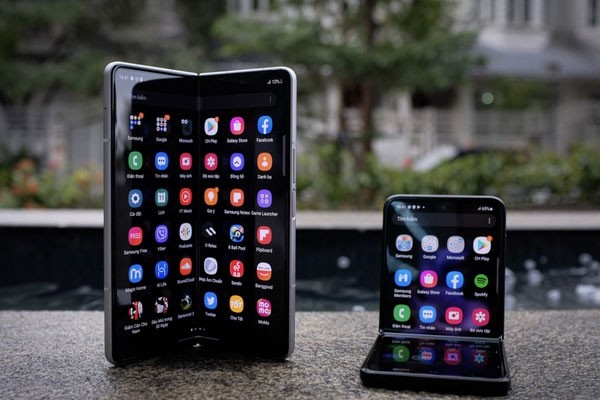 review smartphone Galaxy Z Fold3: Khả năng gập, chống nước -  giá khoảng 40 triệu đồng