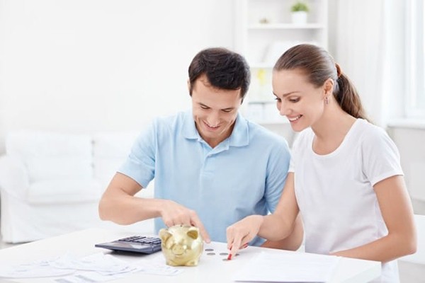 Hôn nhân: Độc lập tài chính hay cùng tạo túi tiền chung?