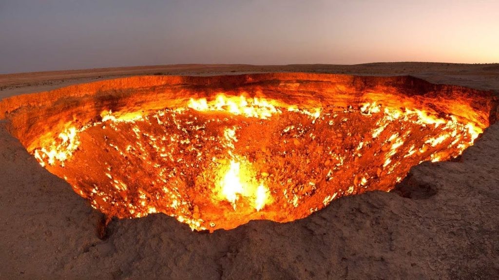 Cận cảnh miệng “Cổng địa ngục” ở Karakum (Ảnh: Flickr)