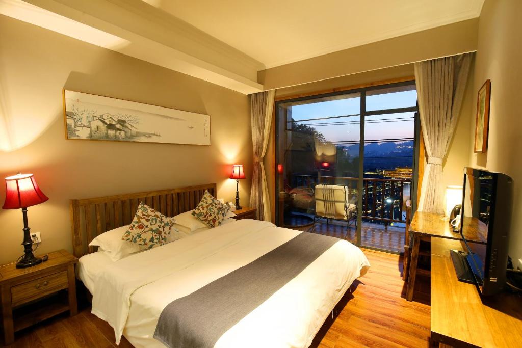 Top 5 khách sạn có view đẹp nhất Phượng Hoàng Cổ Trấn