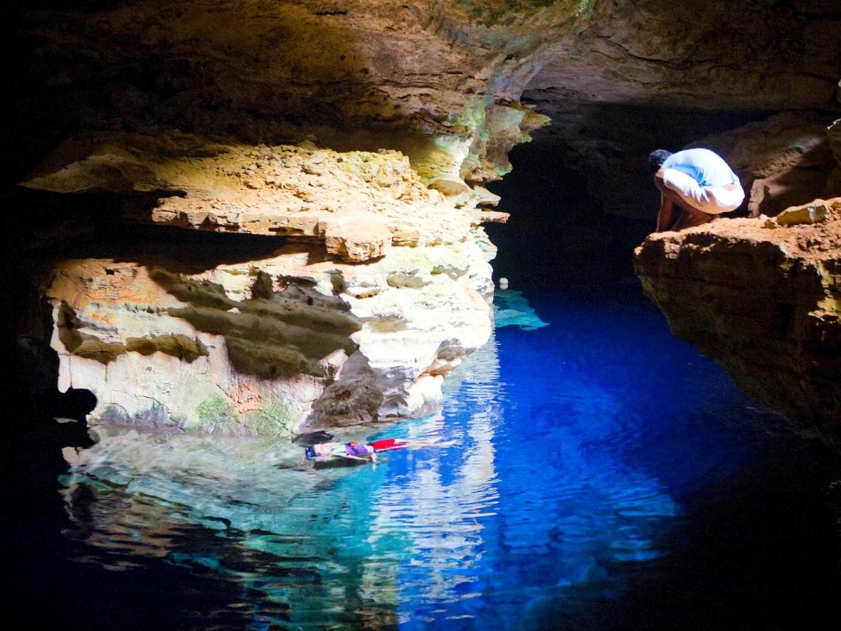 9 hồ bơi ngầm tự nhiên tuyệt đẹp sẽ khiến bạn phải trầm trồ