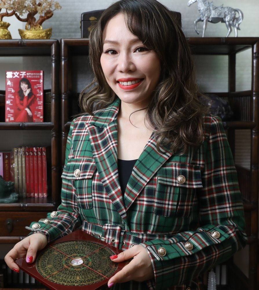 chuyên gia phong thuỷ nổi tiếng tại Hồng Kong - Trung Quốc - bà Yunwenzi
