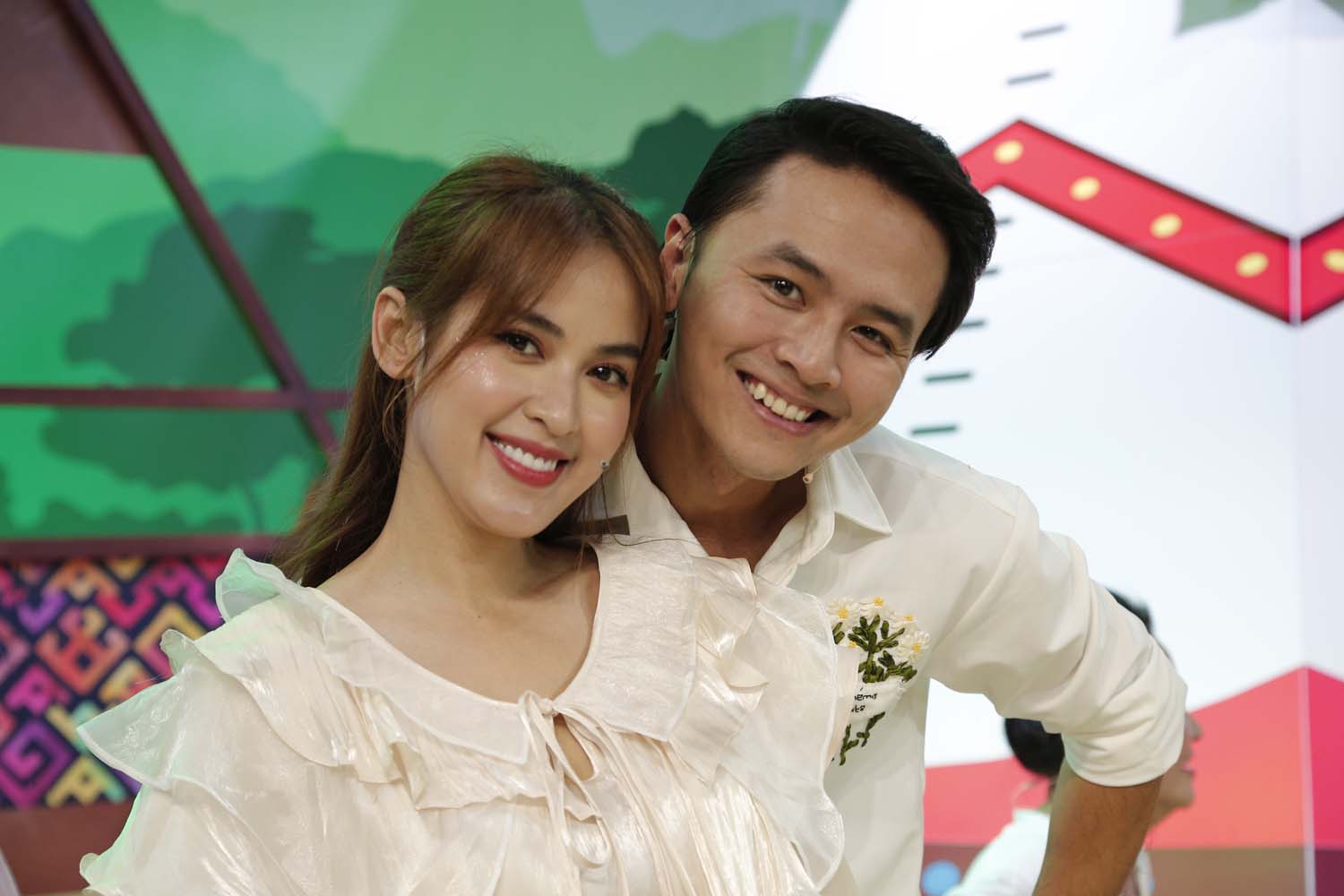 Những cặp vợ chồng nghệ sĩ Việt hạnh phúc mặc kệ giới Showbiz thị phi