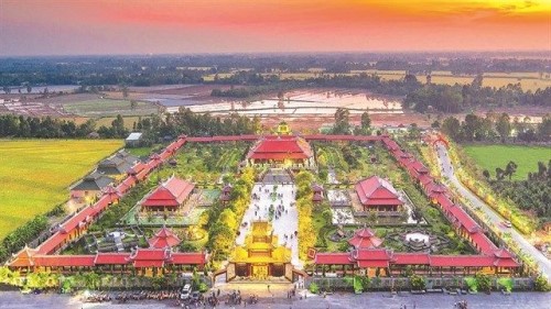 Địa điểm có phong cảnh đẹp nhất Việt Nam; Đam mê du lịch bạn không thể bỏ qua.