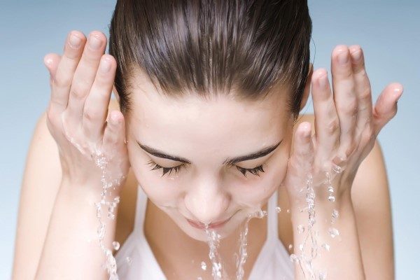 Hãy dừng lại ngay: 6 Sai lầm khi Rửa mặt khiến da bạn phải kêu cứu
