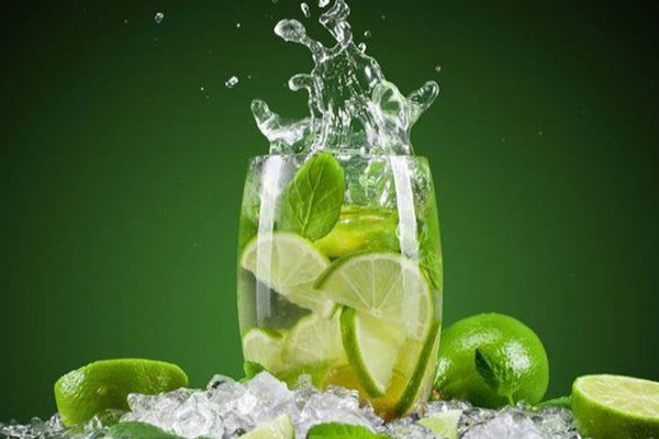 7 lợi ích của việc uống nước chanh mỗi ngày và một số lưu ý về sức khỏe