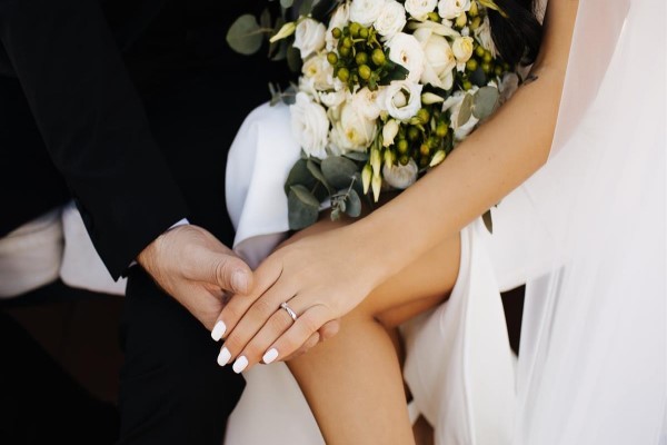Chọn nhẫn cưới hợp phong thủy: Kiểu dáng, đeo thế nào giúp vợ chồng vượng vận?