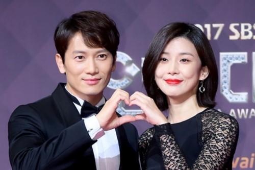 Top 10 Cặp đôi dễ thương nhất showbiz Hàn Quốc: Bạn là fan của cặp đôi nào