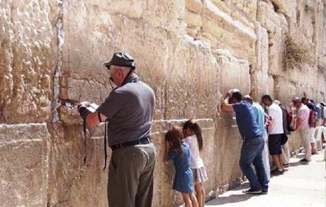 Bức tường khóc của người Do Thái vừa linh thiêng vừa kỳ lạ đến không ngờ