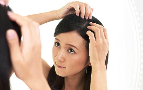 Cơ thế muốn nói gì khi tóc bạn bị bạc sớm?