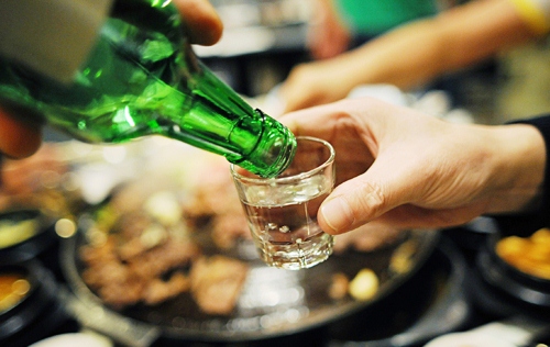 Tiểu xảo từ chối rượu bia giúp bạn không gây mất lòng ngày Tết